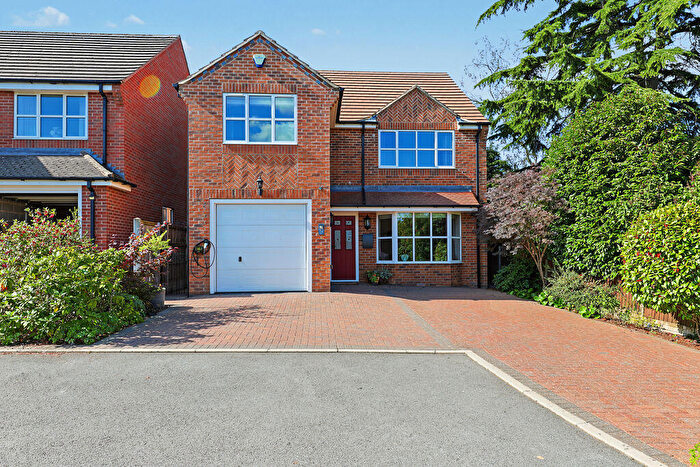 4 Bedroom Detached House For Sale In Delves Close, Walton, Chesterfield, S40