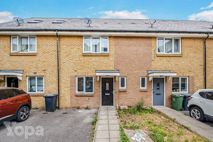 3 Bedroom Terraced House For Sale In Robinson Way, Gravesend, DA11