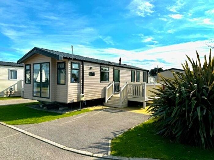 3 Bedroom Caravan For Sale In Swift Burgundy Par Sands, Par, PL24