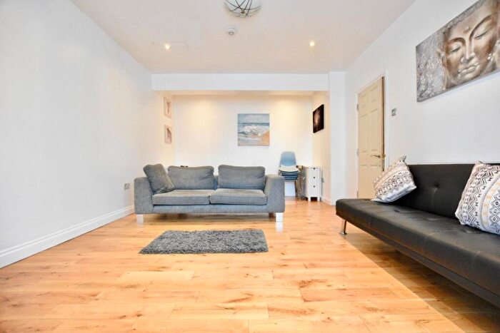 5 Bedroom Terraced House To Rent In Holland Park Avenue, Seven Kings, IG3