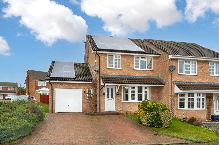 4 Bedroom End Of Terrace House For Sale In Housman Close, Newport Pagnell, MK16