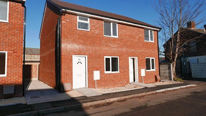 3 Bedroom End Terrace House To Rent In Lane Street, Bilston, WV14