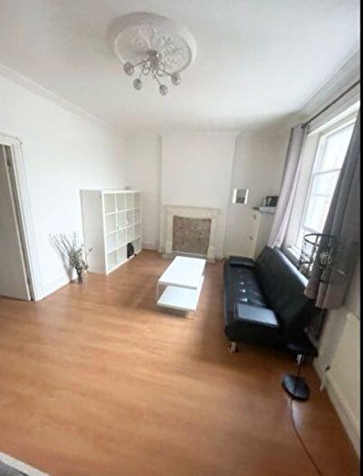 2 Bedroom Flat To Rent In Lexham Gardens, London, W8