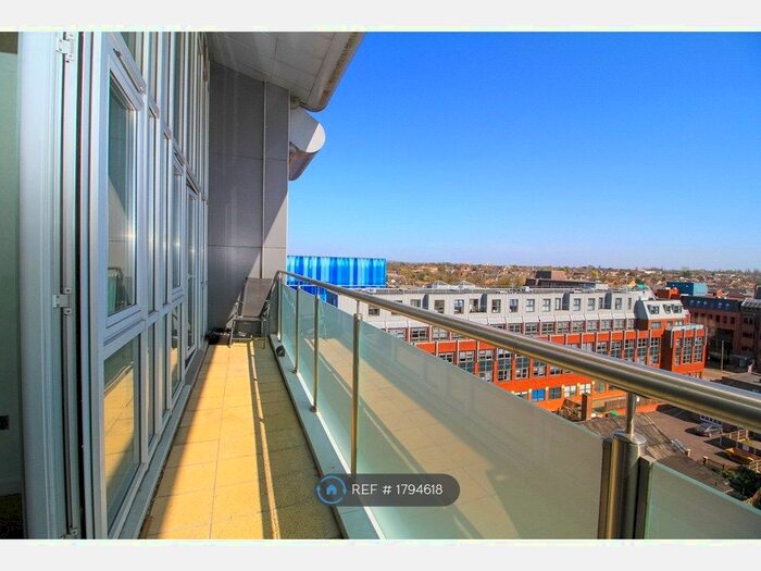 2 Bedroom Flat To Rent In Eldon Court, Romford, RM1