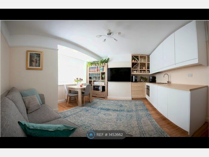 3 Bedroom Maisonette To Rent In Baston Road, Bromley, BR2