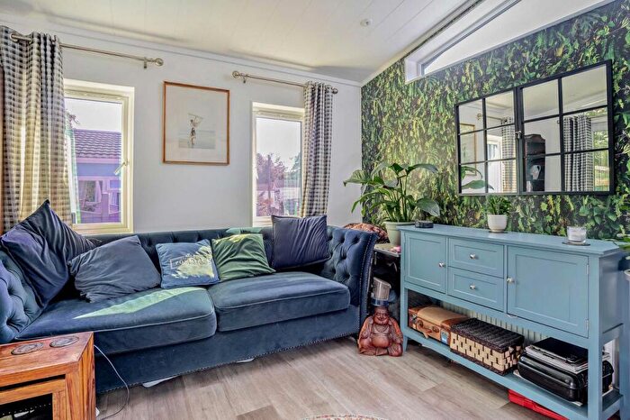 1 Bedroom Park Home For Sale In Mill Gardens, Blackpill, Swansea, SA3
