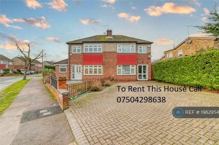 3 Bedroom Semi-Detached House To Rent In Montayne Road, Cheshunt, Waltham Cross, EN8