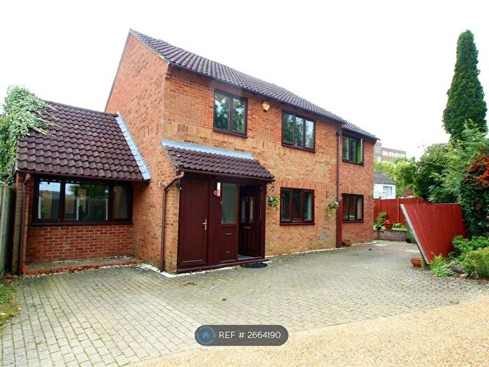 4 Bedroom Detached House To Rent In Bristow Close, Bletchley, Milton Keynes, MK2