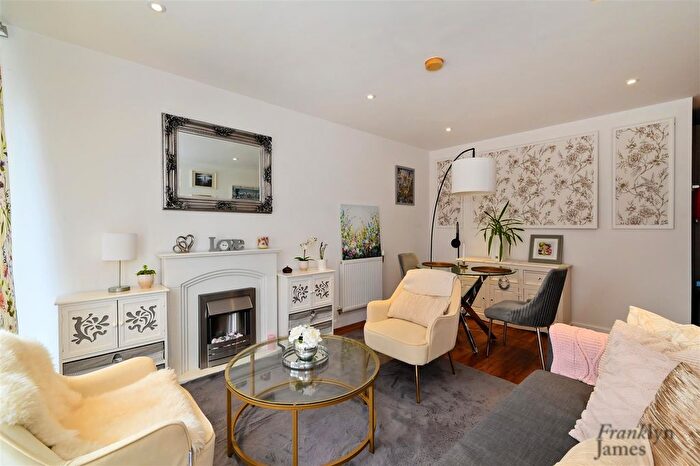2 Bedroom Flat For Sale In Felix Point, Epstein Square, London, E14