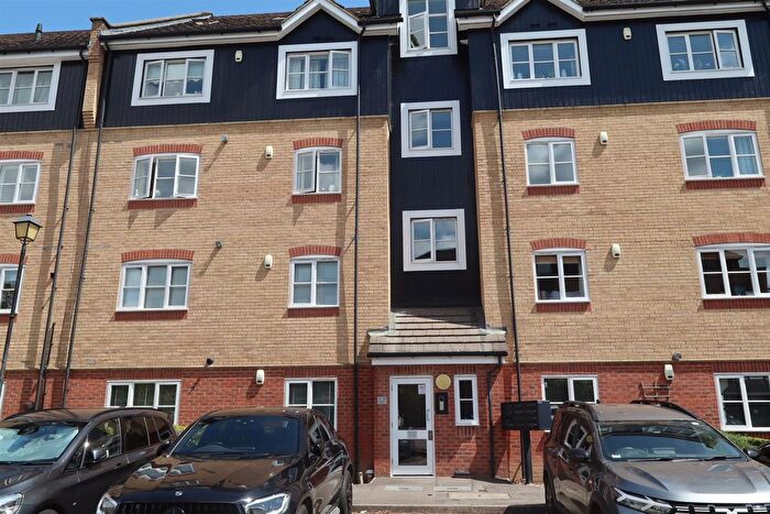 2 Bedroom Flat To Rent In Stationers Place, Hemel Hempstead, HP3