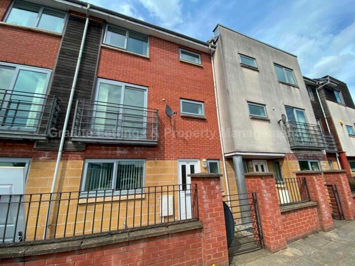 4 Bedroom Town House To Rent In Falconwood Way, Ashton Old Road, Beswick, Manchester, M11