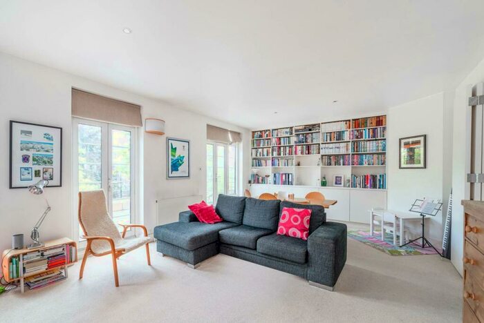 3 Bedroom Flat To Rent In Haverstock Hill, Belsize Park, London, NW3