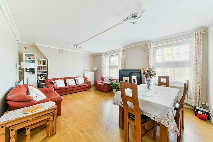 2 Bedroom Flat To Rent In Lordship Road, Stoke Newington, London, London, N16