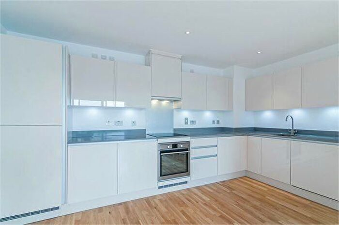 2 Bedroom Flat To Rent In Derry Court, Streatham, SW16