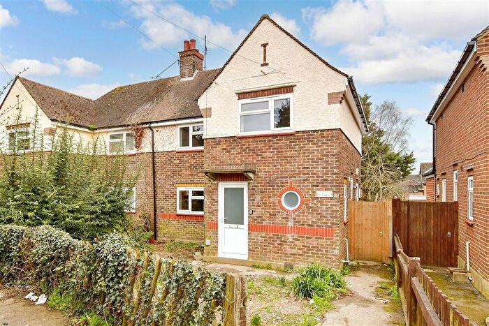 3 Bedroom Semi-Detached House For Sale In Willow Avenue, Faversham, Kent, ME13