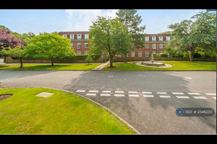 3 Bedroom Flat To Rent In Tulk House, Ottershaw, Chertsey, KT16