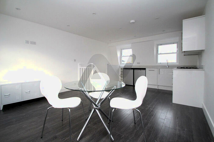 2 Bedroom Flat To Rent In Hornsey Road, Archway, London, N19