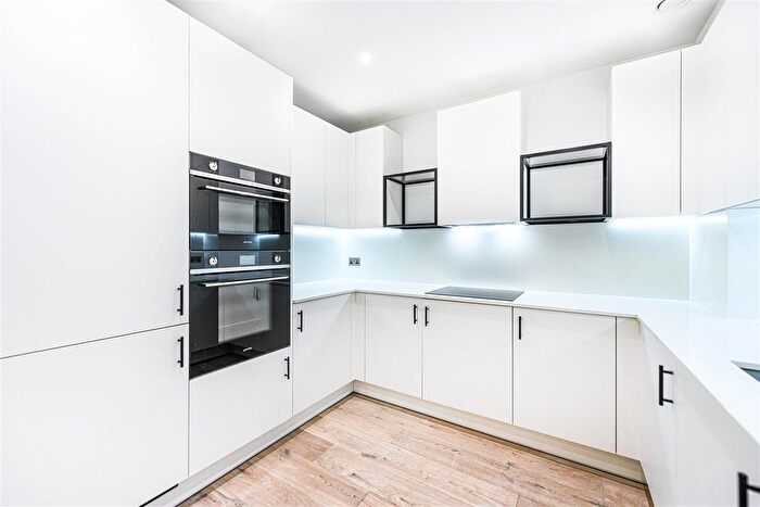 2 Bedroom Flat To Rent In Willlowbrook House, Coster Avenue, Hackney, N4
