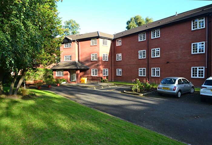 2 Bedroom Flat For Sale In Kennerley Road, Davenport, Stockport, SK2