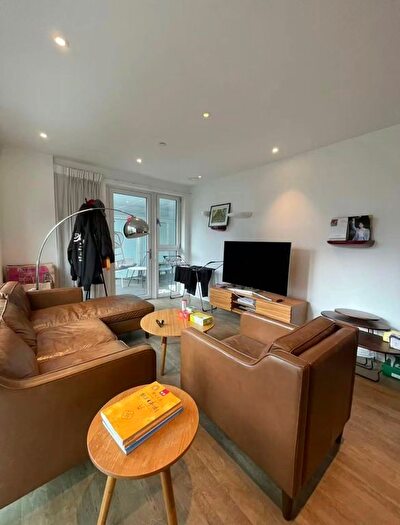 2 Bedroom Flat To Rent In Bach House, Wandsworth Road, London, SW8