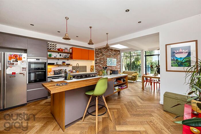 6 Bedroom Property For Sale In Silverdale Road, Hove, BN3