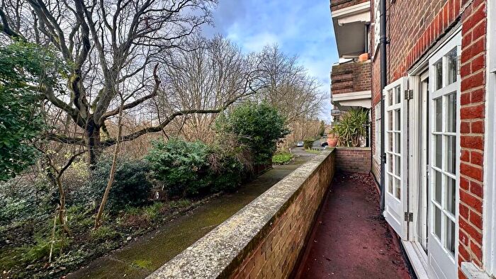 2 Bedroom Apartment To Rent In Lyttelton Road, London, N2