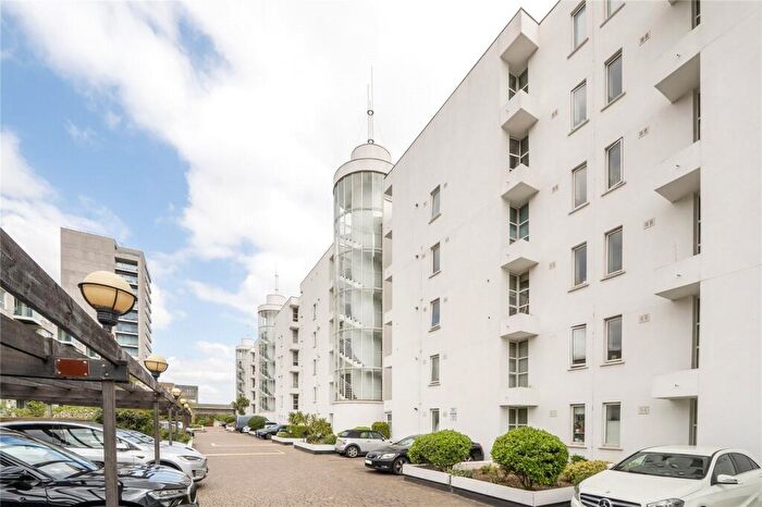 2 Bedroom Flat To Rent In Barrier Point Road, London, E16