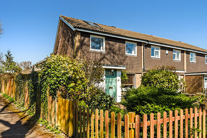 4 Bedroom End Of Terrace House For Sale In Butser Walk, Petersfield, GU31