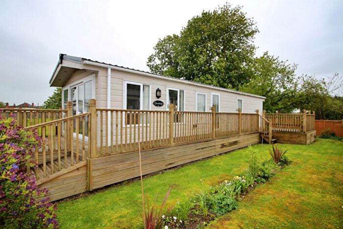 2 Bedroom Mobile Home For Sale In London Road, Willingham St. Mary, Beccles, NR34