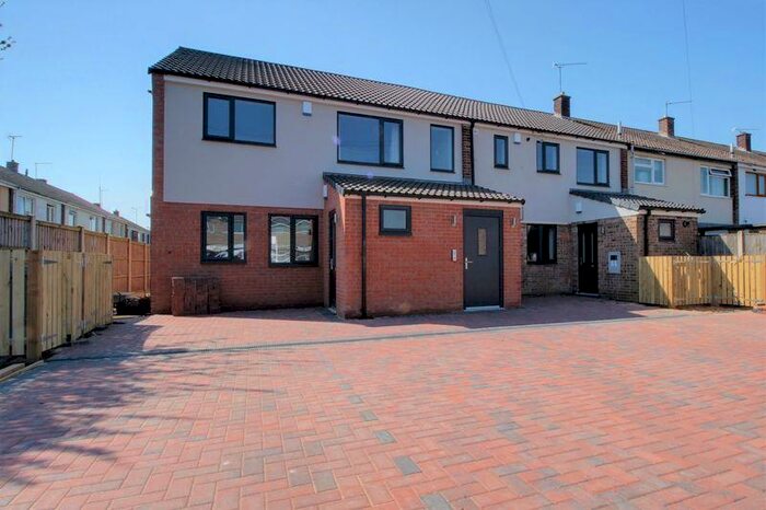 2 Bedroom Flat To Rent In Hallam Road, Ollerton, NG22