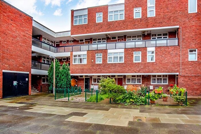 3 Bedroom Flat To Rent In Woking Close, Putney, SW15