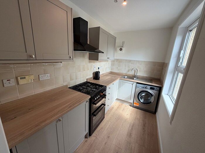 2 Bedroom Flat To Rent In St Nicholas Street, Fife, KY16