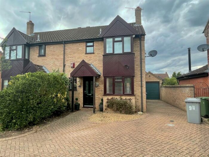 3 Bedroom Semi-Detached House To Rent In Shakespeare Way, Taverham, Norwich, NR8