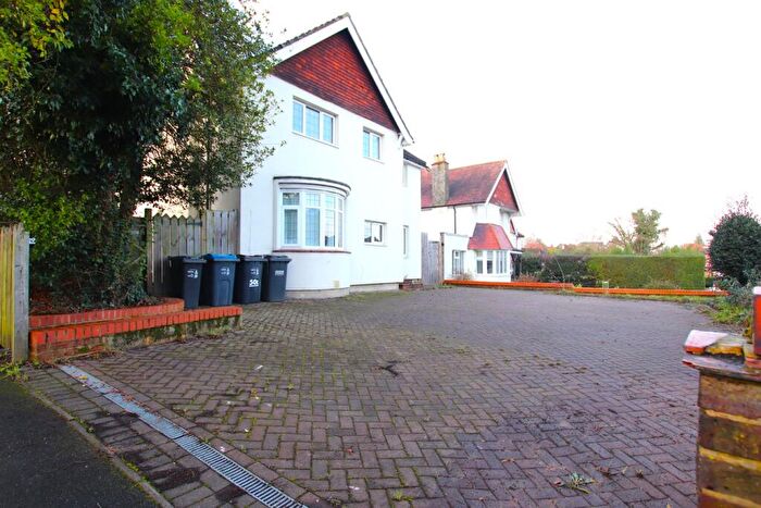 5 Bedroom Detached House To Rent In Woodcote Grove Road, Coulsdon, CR5