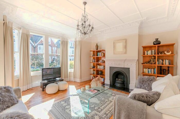 2 Bedroom Flat To Rent In Kenilworth Avenue, Wimbledon Park, London, SW19