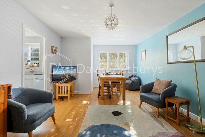 2 Bedroom Apartment To Rent In Kirkland Drive, Enfield, EN2