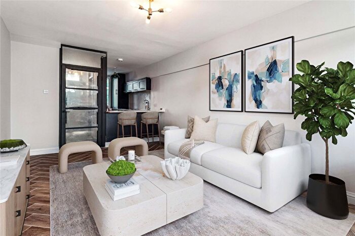 2 Bedroom Flat To Rent In Barringer Square, Tooting Bec, London, SW17