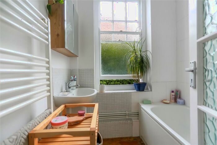 2 Bedroom Flat For Sale In Rochester Close, Rochester Gardens, Hove, BN3