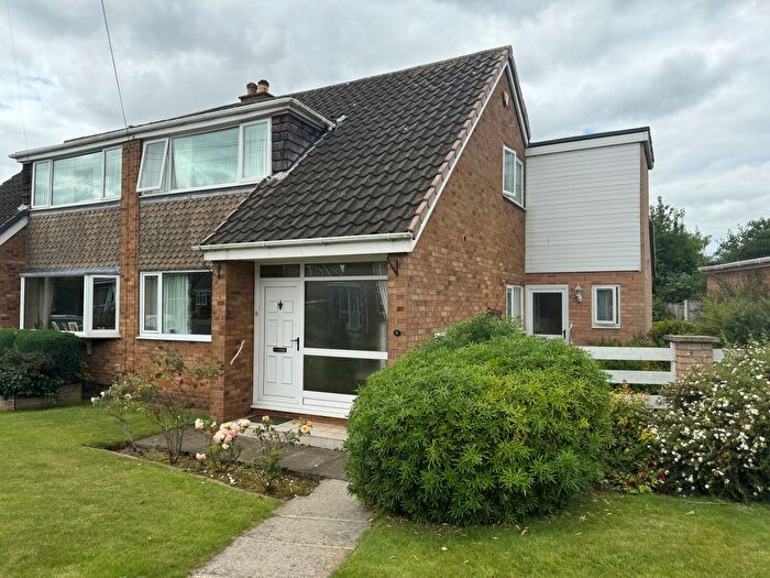 3 Bedroom Semi-Detached House For Sale In The Orchard, Pontefract, WF8