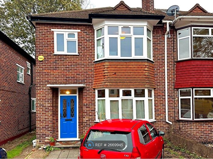 3 Bedroom Semi Detached House To Rent In Dagnall Park, London, SE25