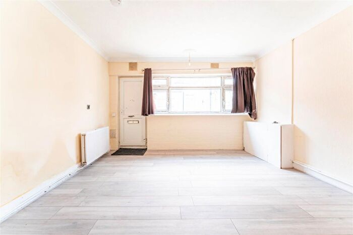 Studio To Rent In Whitton Road, Hounslow, TW3