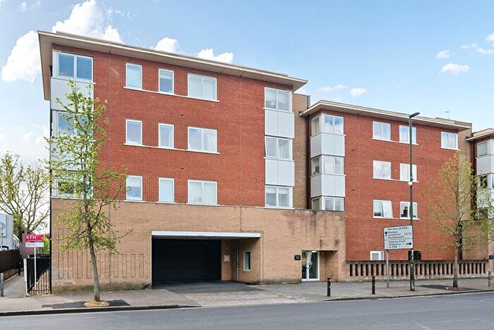 2 Bedroom Flat For Sale In Kingston Road, London, SW20