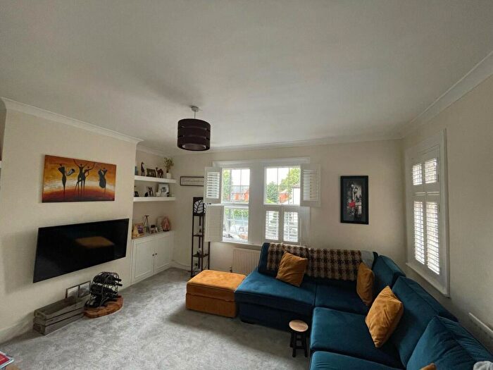 1 Bedroom Flat To Rent In Pretoria Avenue, Walthamstow, London, E17