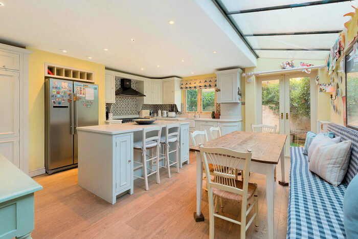 4 Bedroom House To Rent In Rosenau Crescent, SW11