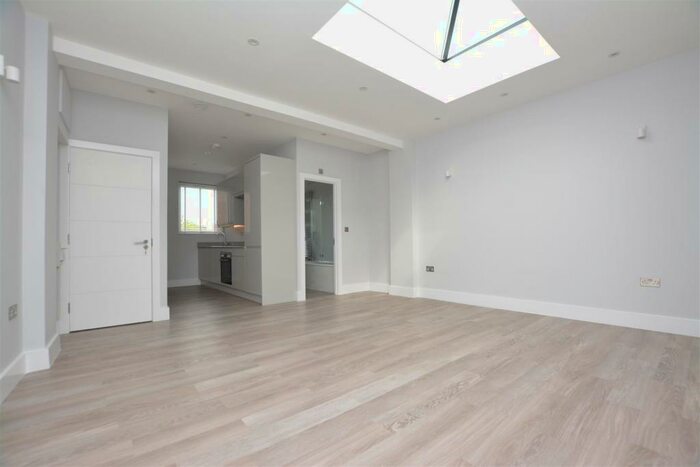 2 Bedroom Apartment To Rent In London Road, Morden, SM4