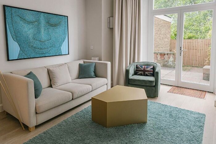 2 Bedroom Flat To Rent In Canfield Gardens, London, NW6