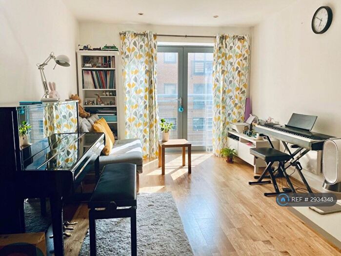 1 Bedroom Flat To Rent In Kings Quarter Apts, Bristol, BS2