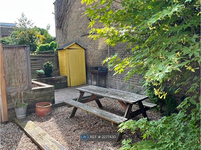 2 Bedroom Flat To Rent In Brading Road, London, SW2