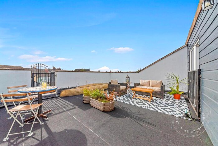 2 Bedroom Apartment For Sale In Severn Road, Pontcanna, Cardiff, CF11