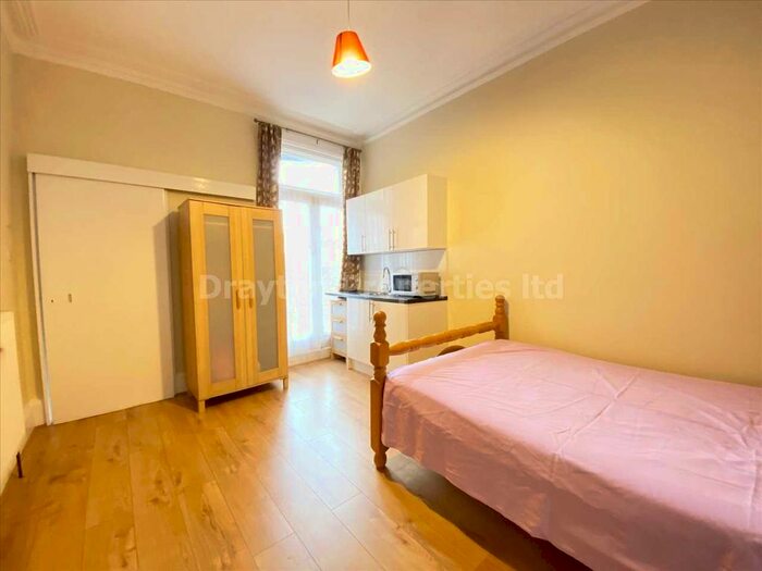 Studio To Rent In Hartington Road, London, W13